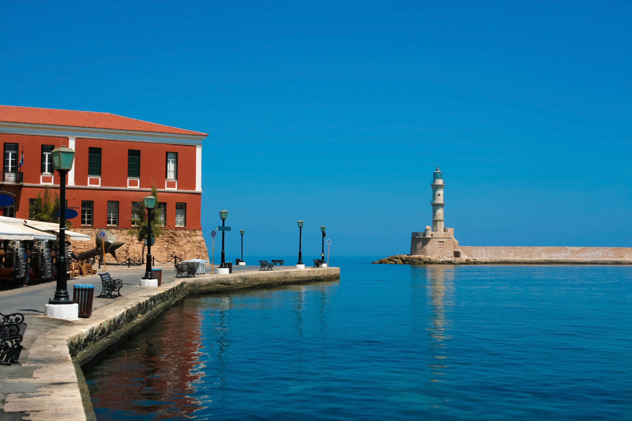 promenade and famous lighthouse-chania_30583410