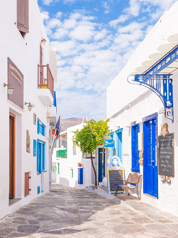 edit_dreamstime_m_26761613-An-alleyway-from-the-town-of-Apollonia,-Sifnos,-Greece