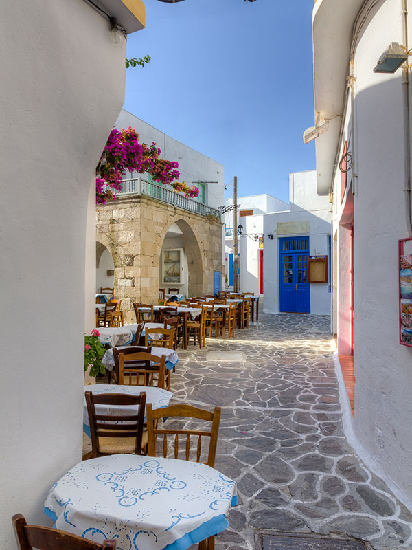 edit_dreamstime_m_27027863_Beautiful-alley-in-Plaka-village,-Milos-island,-Cyclades,-Greece