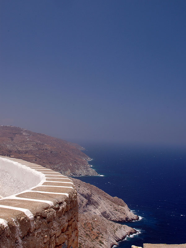 edit_dreamstime_m_946430_Scenic-overlook-Greek-Cyclades-Folegandros-island-view-vertical-of-rocky-coast-line